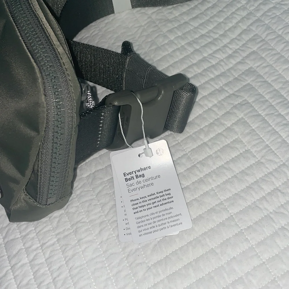 Lululemon Everywhere Belt Bag- Sage green NWT- Sold Out!!! - Picture 1 of 9